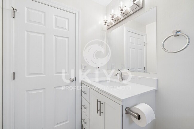 Building Photo - 3007 Nicol Ave