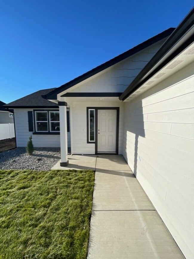 Building Photo - Home in Rathdrum