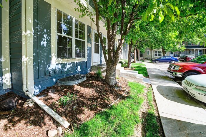 Primary Photo - 1090 Milo Cir