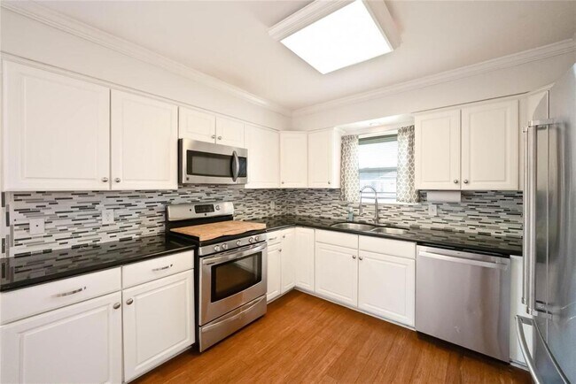Building Photo - 10907 Overlea Dr
