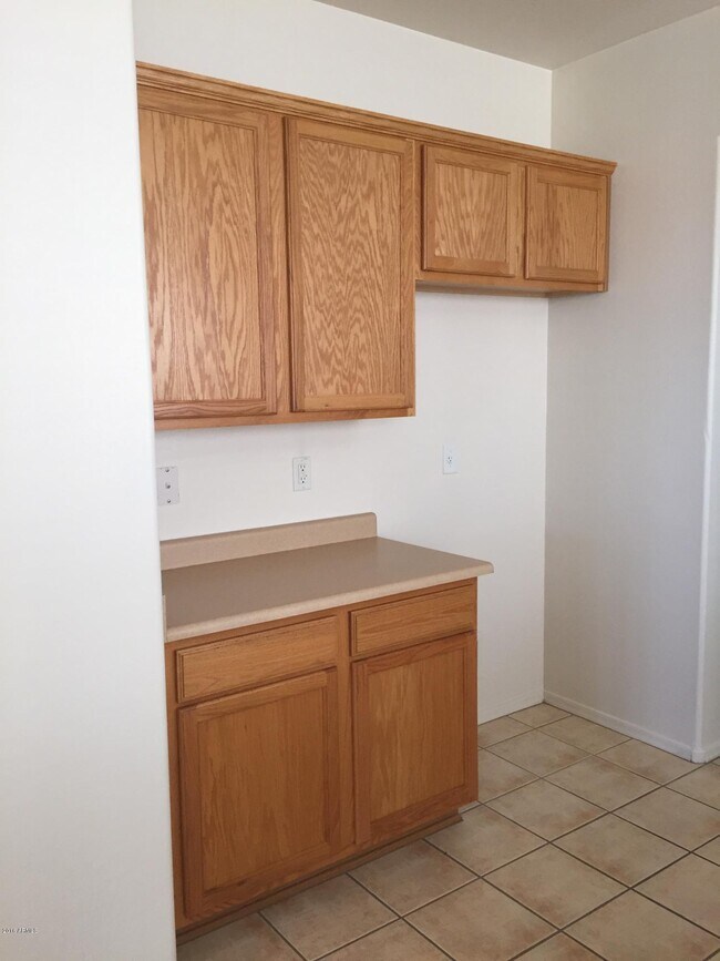Foto del edificio - 8353 W Carol Ave