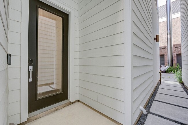 Building Photo - 3 Bedroom Home in the Galleria