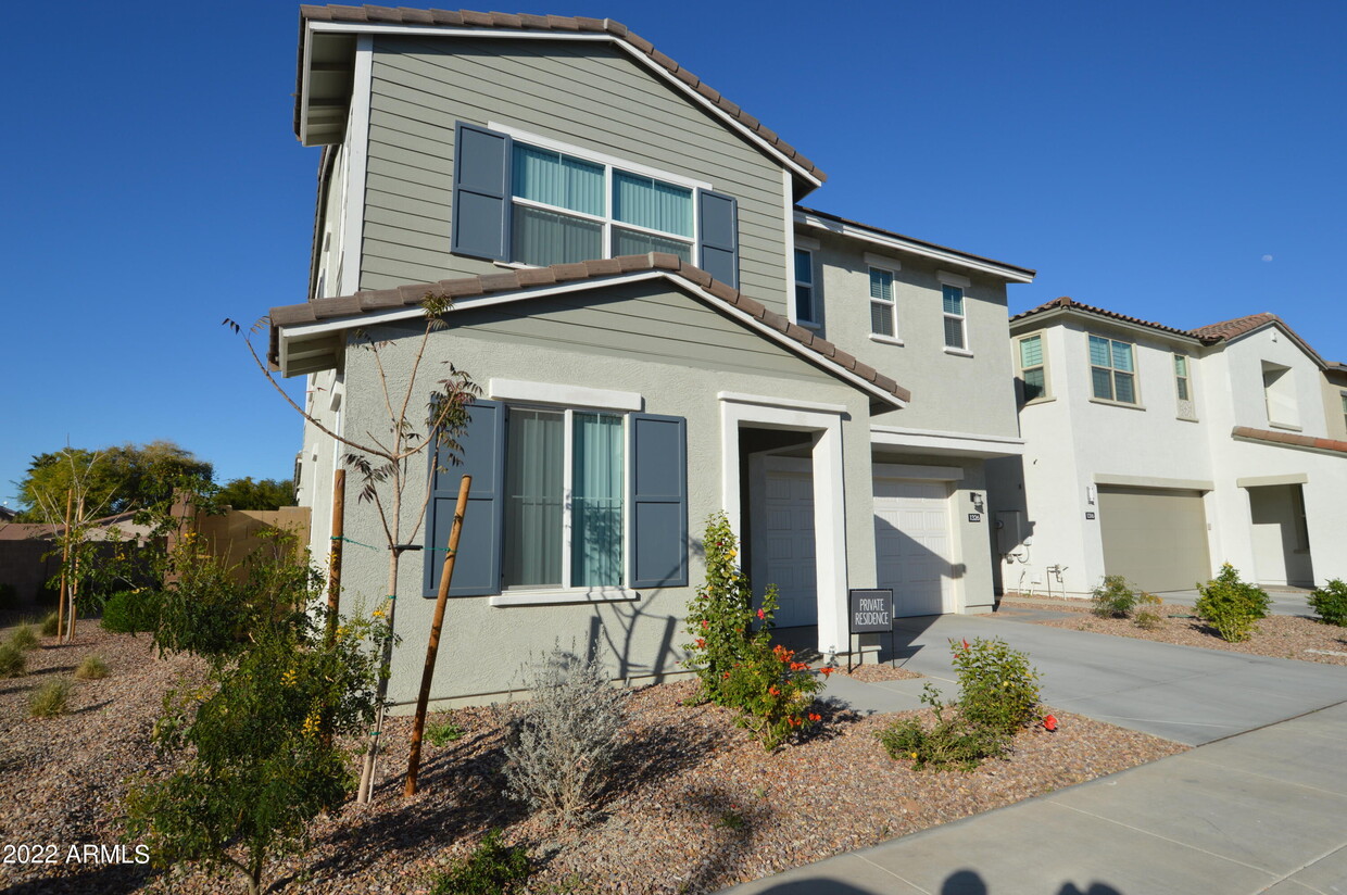 Primary Photo - 1326 W Coyote Dr