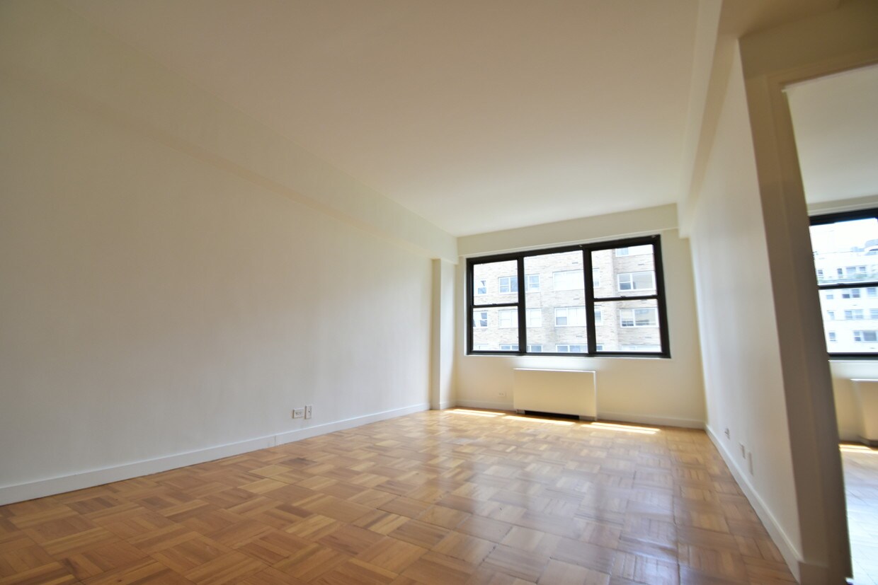Primary Photo - 433 E 79th St