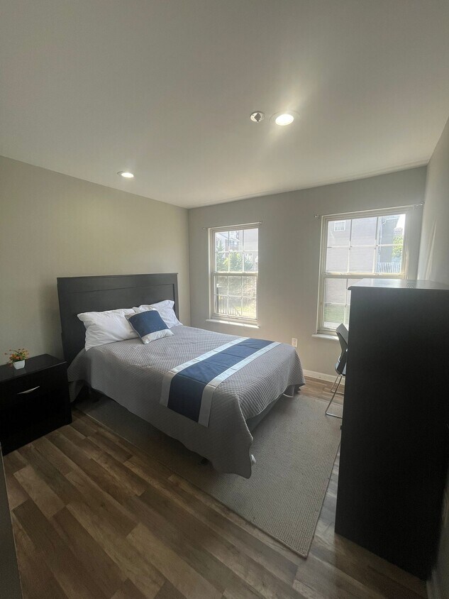 Foto principal - 216 Matthews Drive
