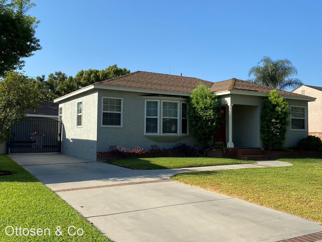 Primary Photo - 4 br, 2 bath House - 212 W ATARA ST