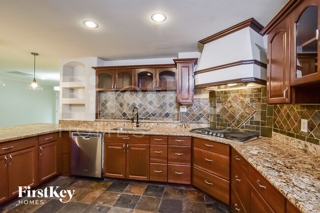 Building Photo - 321 Redstone St