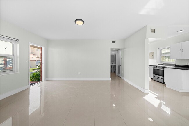 Building Photo - 1203 Marseille Dr