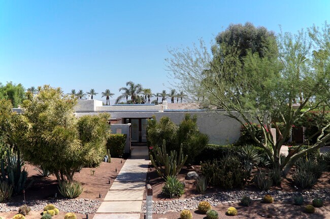 Foto del edificio - 76160 Zuni Rd