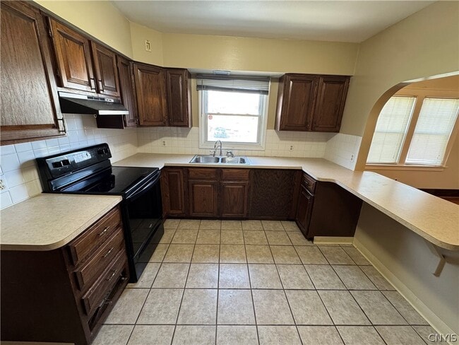 Foto del edificio - 295-97 N Midler Ave