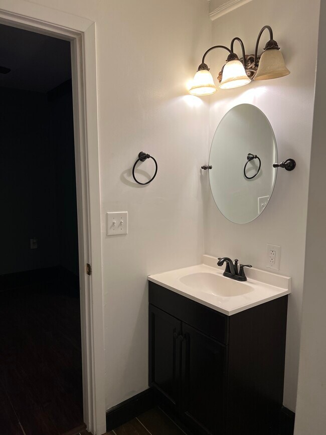 615 Cottage Ave Unit Rear, Anderson, IN 46012 Apartments in Anderson