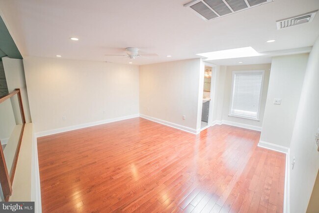 Building Photo - 1927 Spruce St