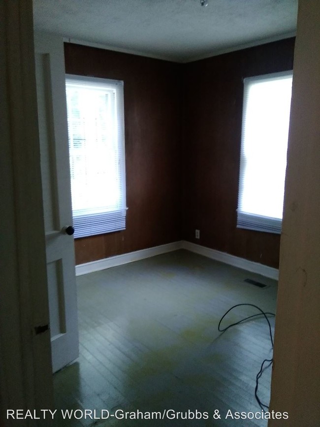 Building Photo - 3 br, 1 bath House - 925 Biggs Street