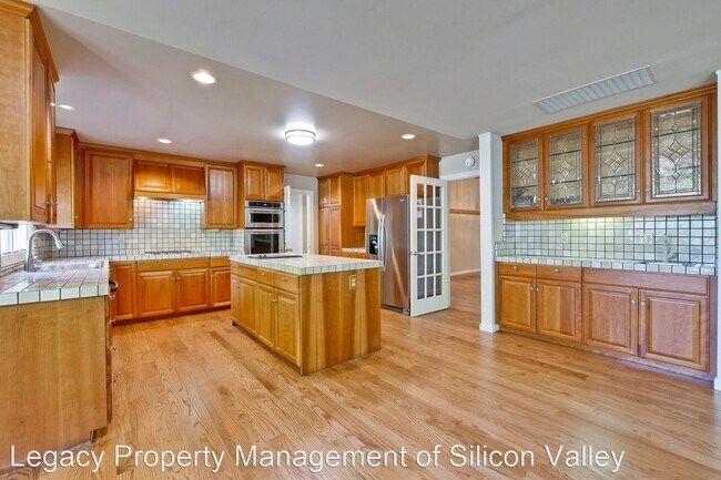 Building Photo - 5 br, 5 bath House - 515 Santa Rita Ave
