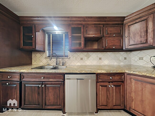 Foto del edificio - 3219 Glen Spring Dr
