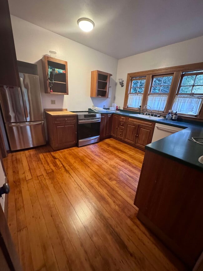 Photo - 6448 Benvenue Ave House