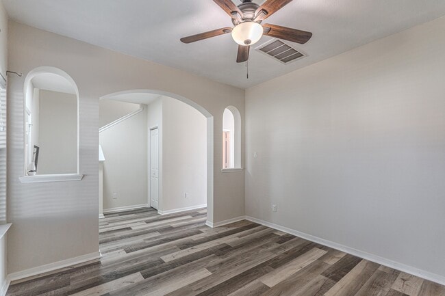 Building Photo - 20702 Settlers Lake Cir N