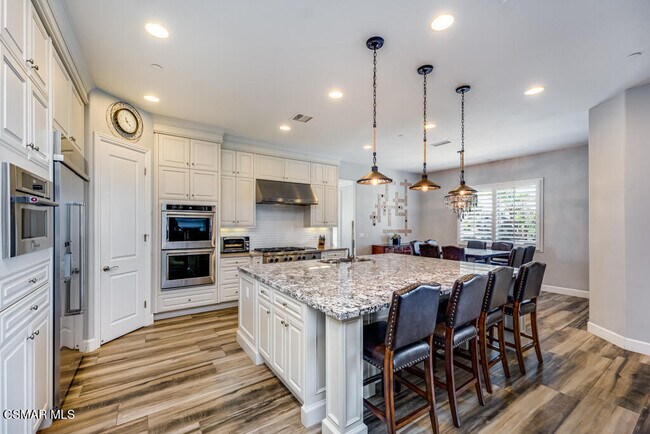 Foto del edificio - 7377 Woods Ct