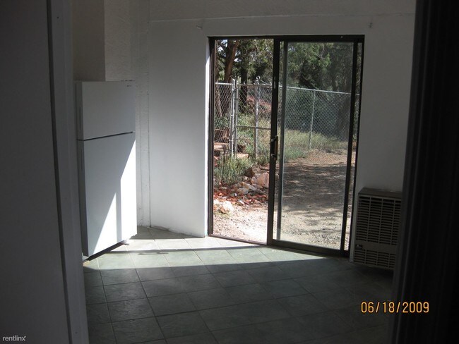 Building Photo - 125 Table Top Rd