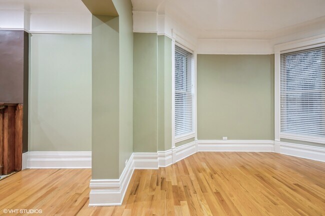 Foto del edificio - 927 W Newport Ave