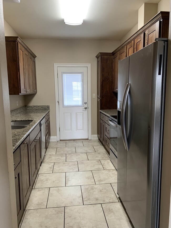 Building Photo - 378B Monarch Dr