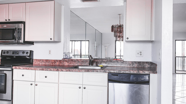 Building Photo - 7380 S Oriole Boulevard 603