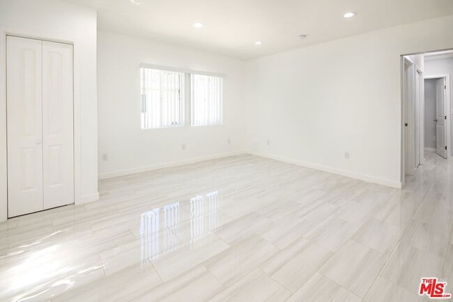 Foto del edificio - 4564 W Broadway