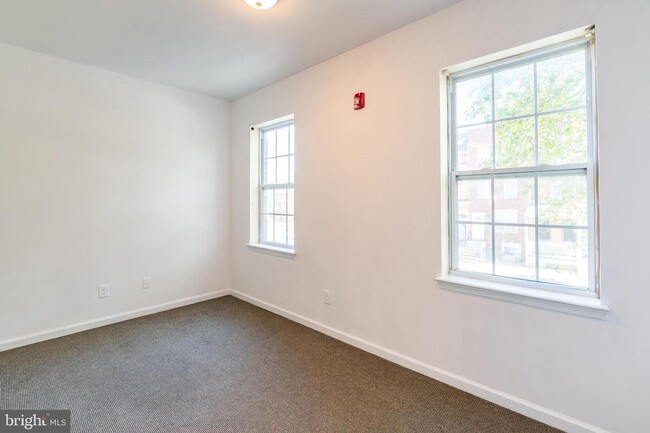 Building Photo - 2350 N Park Ave