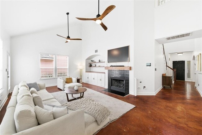 Building Photo - 173 Skinner