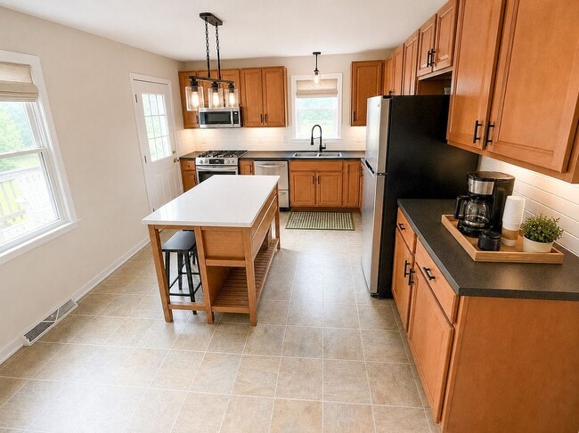 Building Photo - 1411 Holly Grove Dr