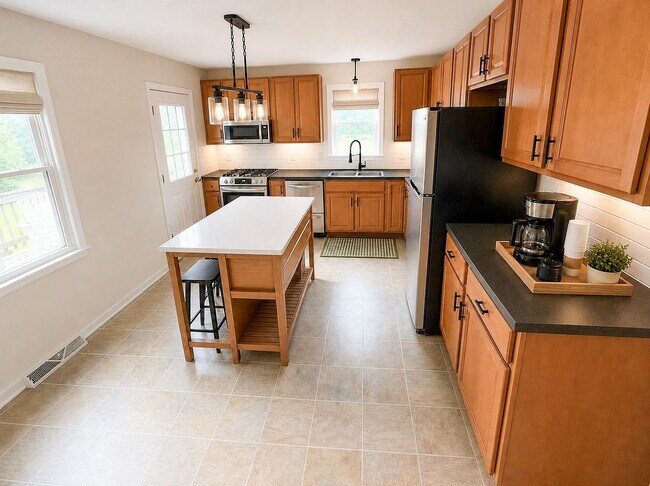Foto del edificio - 1411 Holly Grove Dr