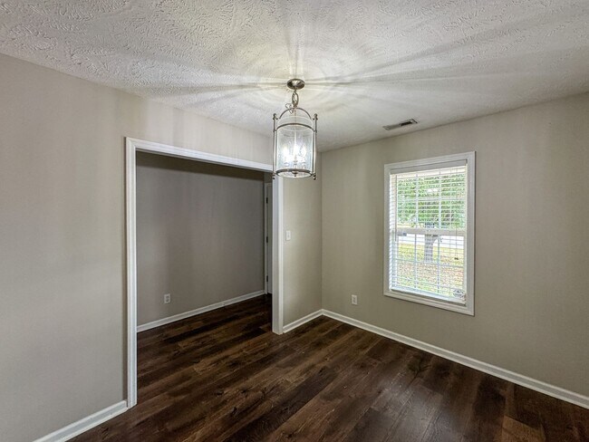 Building Photo - Charming 3 Bed 2 Bath Spring Lake Home wit...