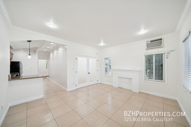 Building Photo - 6680 De Longpre Ave