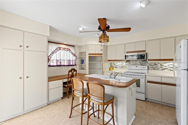 Foto del edificio - 1315 Pine Needle Rd