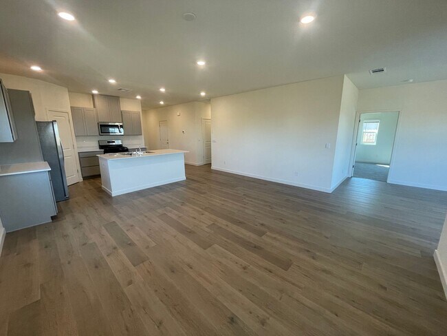 Building Photo - Brand New DR Horton Home!