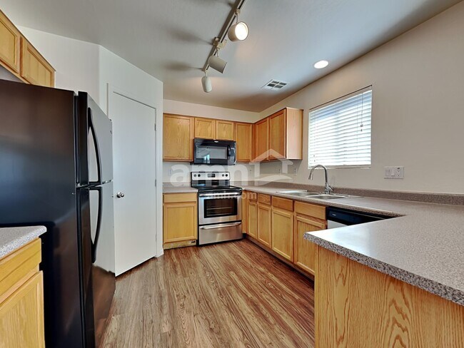 Foto del edificio - 6727 W Desert Ln