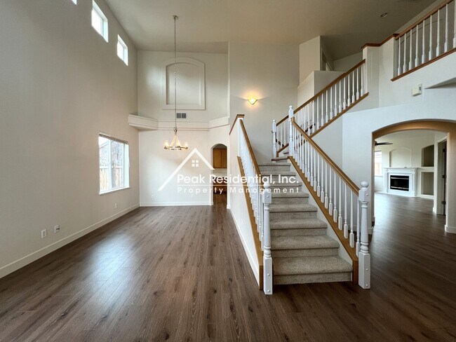Building Photo - Spacious 5bd/3ba Elk Grove Home With 3 Car...