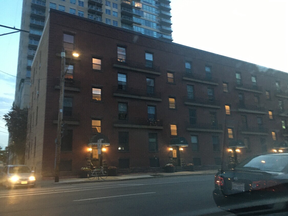 Foto principal - 609 S 9th St