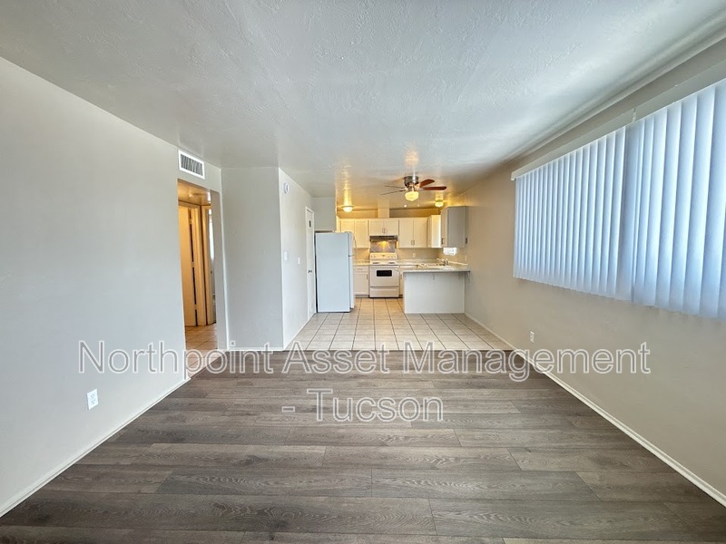 Primary Photo - 1550 N Craycroft Rd