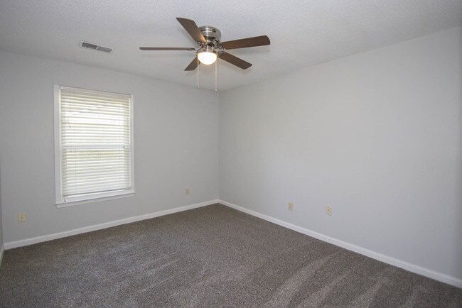 Foto del edificio - Now Available! Schedule a Viewing TODAY!