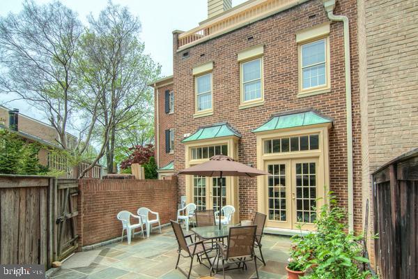 Foto del edificio - 4433 Westover Pl NW