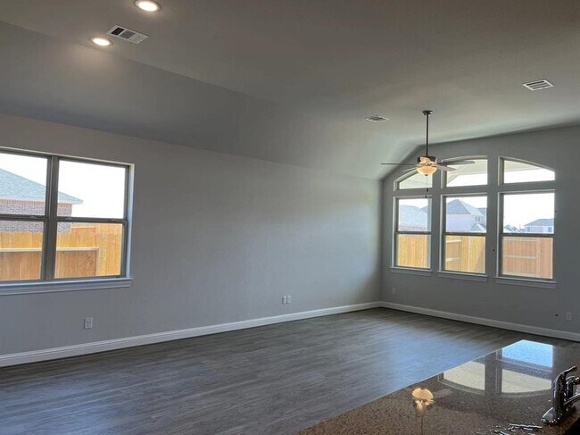 Building Photo - 105 Sea Glass Cv