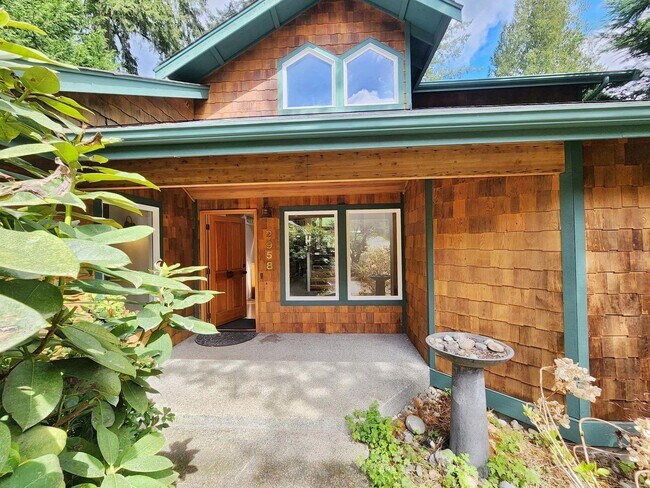 Building Photo - Beautiful 3 Bed 2.5 Bath Waterfront Home in Sammamish