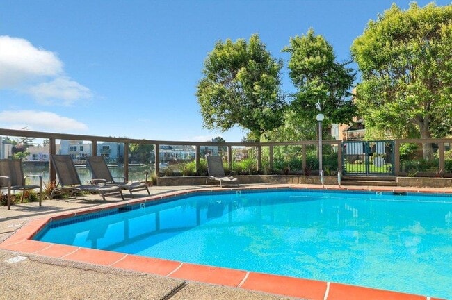 Building Photo - 55 Cove Ln