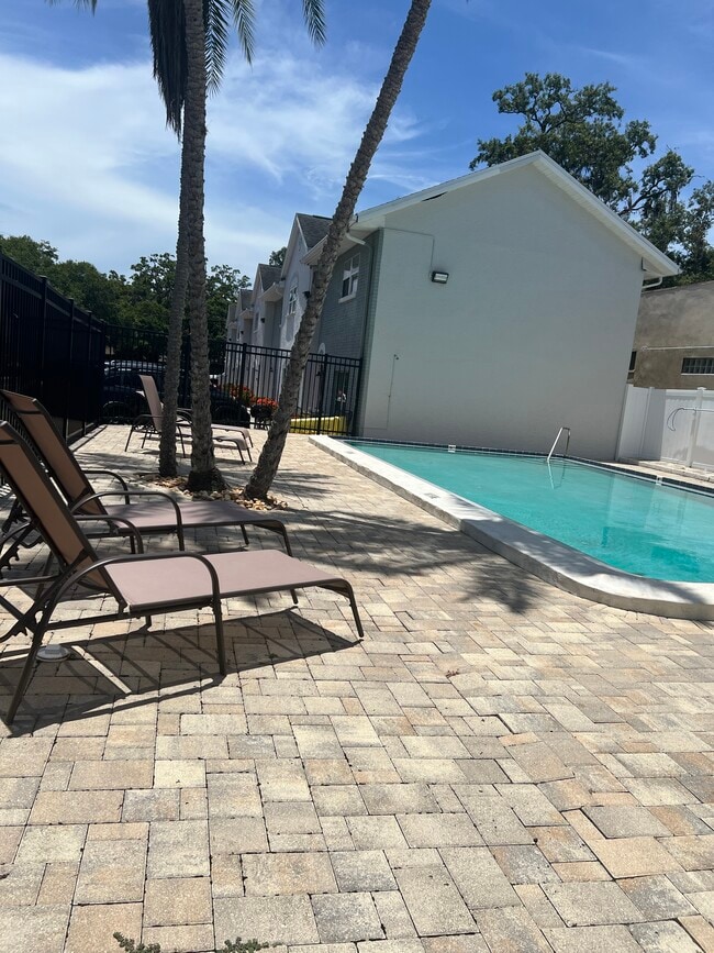 Foto del edificio - 5647 Townhouse Dr