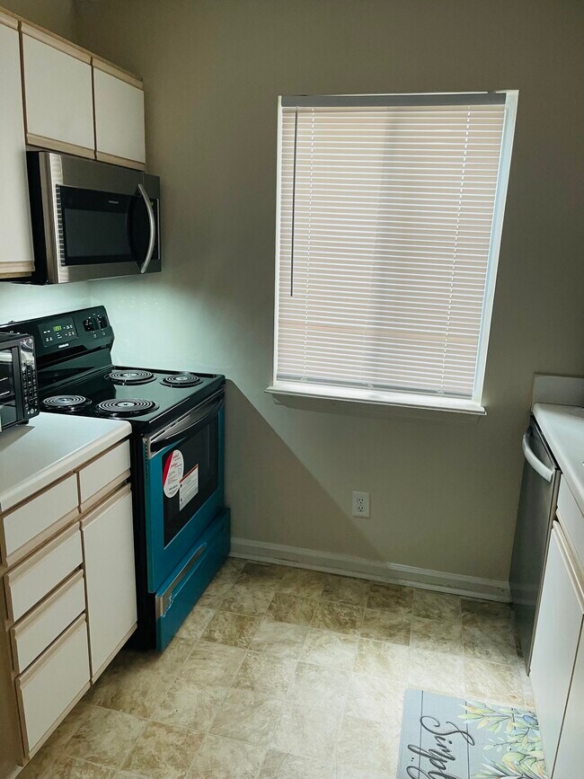 Building Photo - 322 Brownlea Dr