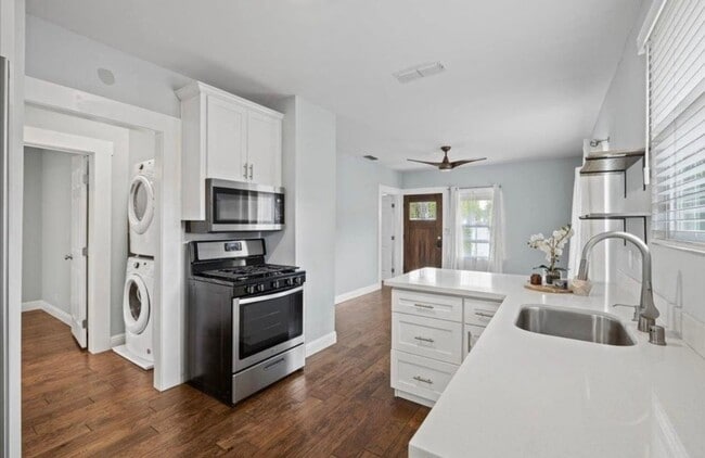 Building Photo - Charming 2BR House in Sacramento