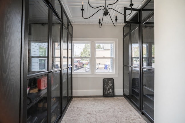 Foto del edificio - 714 Villa St