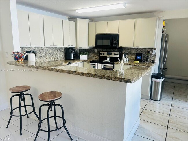 Building Photo - 3 br, 2 bath House - 10060 NW 6th Ln