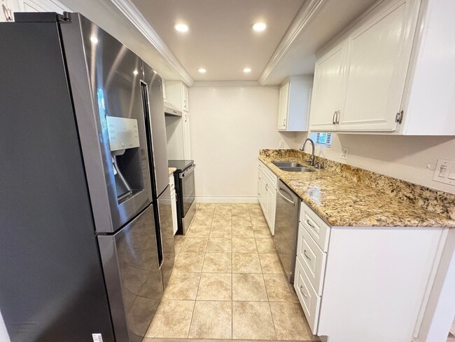 Building Photo - Beautiful 2Bd/2Ba Condo w/2 Reserved Parking Spaces, Extra Storage and Patio in Fullerton!